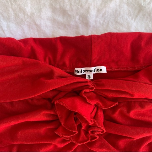 Reformation Emerald Rosette Tencel Knit Off The Shoulder Ruched Top Lipstick Red - Picture 6 of 8